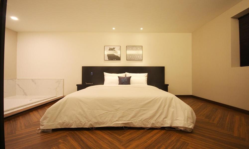 Iksan 4 Seasons Hotel מראה חיצוני תמונה